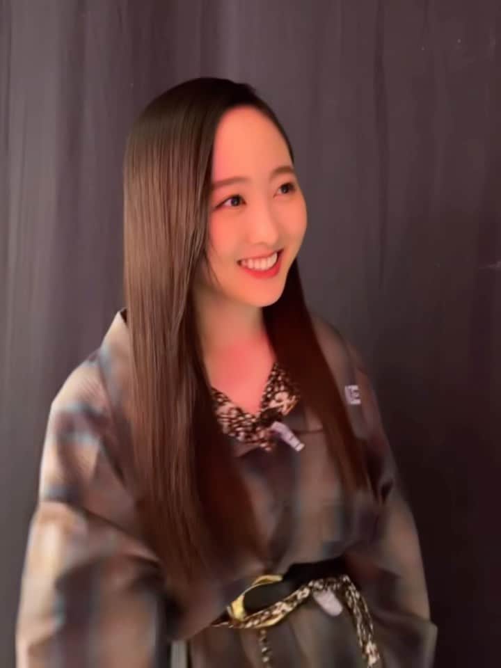本田望結のインスタグラム：「Q.なんのモノマネをしているでしょう」
