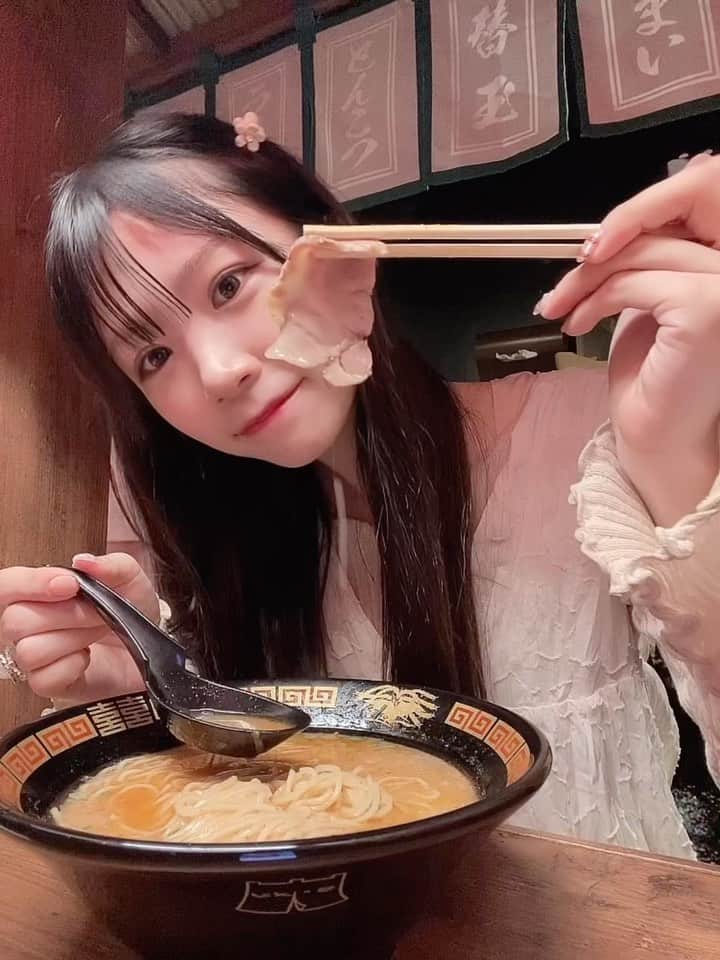 堂本千晴のインスタグラム：「ラーメンをただただ食べる。🍜」