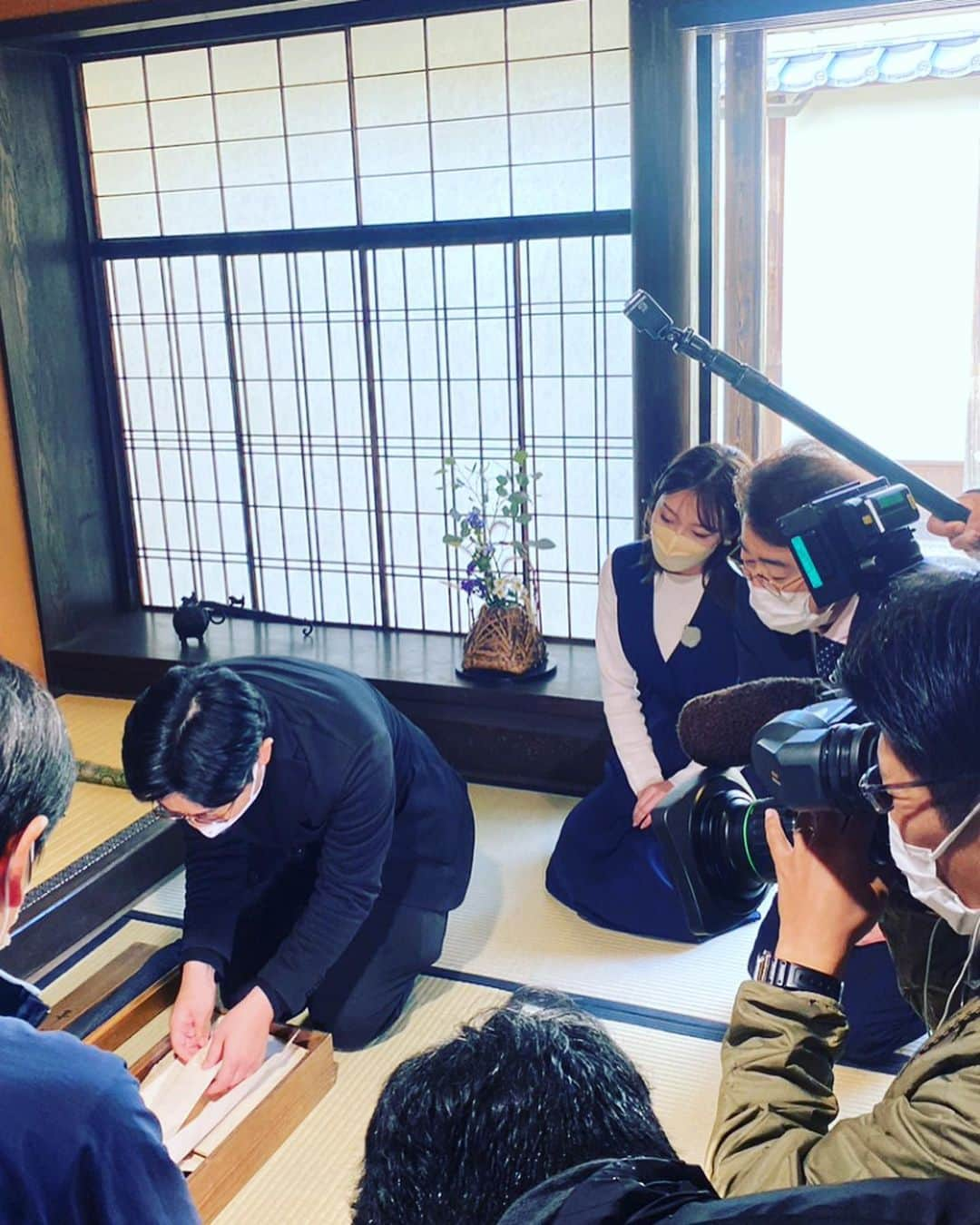 多賀公人さんのインスタグラム写真 - (多賀公人Instagram)「いよいよ磯田道史先生の日本遺産倉敷特番は明日土曜日14時から放送です。なんと司馬遼太郎さんの倉敷の若旦那という短編にも登場するお屋敷で貴重な古文書も公開。長州の奇兵隊が倉敷に！何が起きたのか？ぜひご覧下さい！ナビゲーターは私と素敵な阿部明日香さんです！  #歴史　#history #磯田道史　#倉敷　#日本遺産　#瀬戸内海放送　#司馬遼太郎　#倉敷の若旦那　#長州　#奇兵隊　#多賀公人　#阿部明日香　#アナウンサー」3月17日 21時11分 - kimito_taga