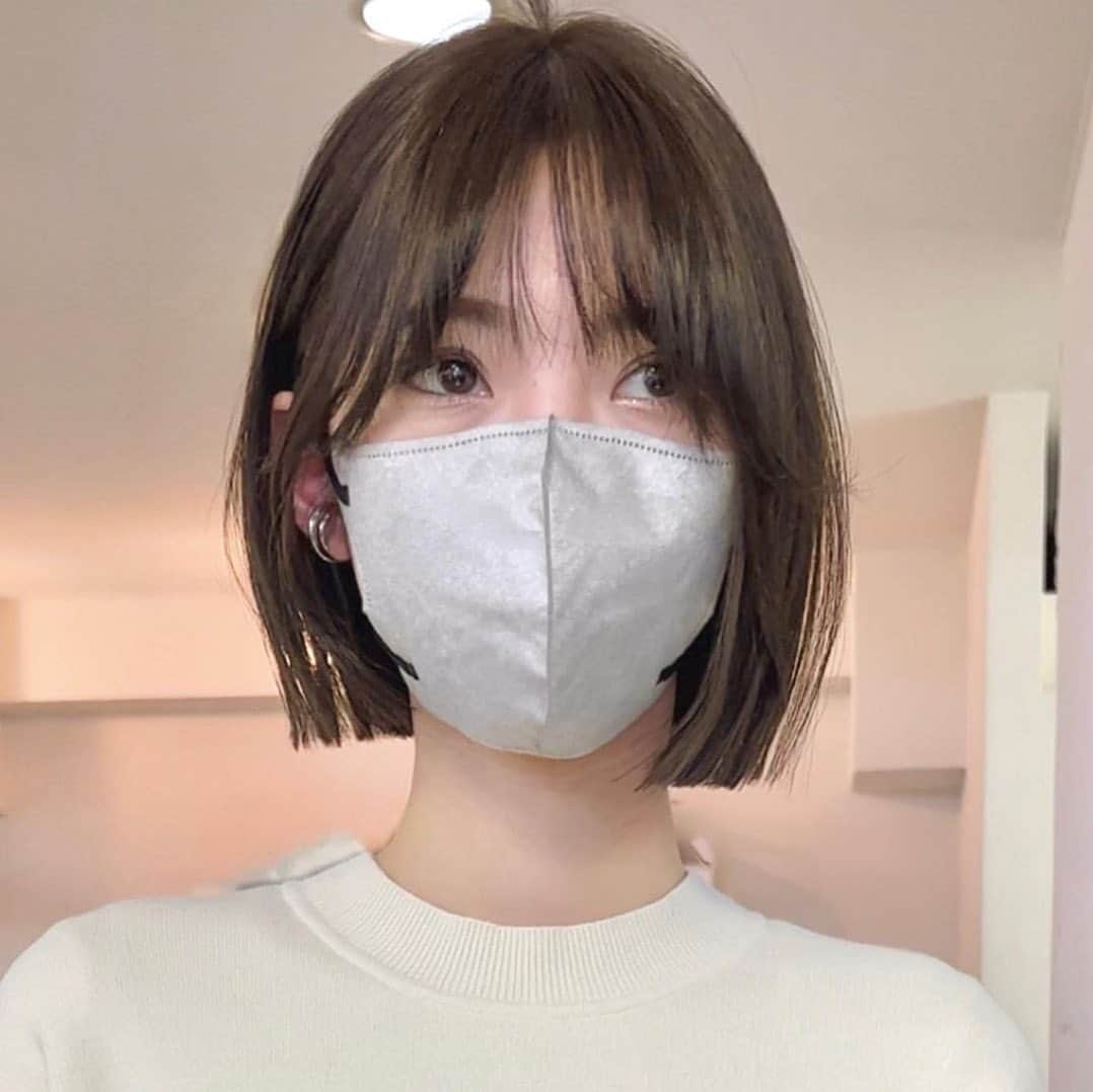 LALA公式のインスタグラム：「LALAヘアカタログ＊  -素敵なヘアスタイルをRepostでご紹介させて頂いてます。写真はご本人様に【掲載許諾】をとっております。  hair by @maison_ai   https://lalahair.co.jp/ 　 ——————————————————   LALA webサイト→「ヘアカタログララ」 で検索  LALAは、全国の厳選美容師だけを掲載するヘアカタログメディアです。  技術、センス、サービスにこだわるプロフェッショナルが、毎日のサロンワークでお客様に提案するリアルなヘアスタイルを掲載しています。  あなたの魅力を引き出す運命の美容師をみつけてください。   ——————————————————  #ヘアカタログララ #ボブ #ボブヘア #ボブヘアー #ボブヘアアレンジ #ボブアレンジ #前下がりボブ #切りっぱなしボブ #グレージュカラー #グレージュ #アッシュグレージュ #ベージュカラー #ベージュ族 #スモーキーベージュ #スモーキーグレージュ #ミルクティーベージュ #ミルクティーカラー #ミルクティーアッシュ #アッシュベージュ#ブリーチなしカラー #ラベンダーグレージュ #ラベンダーアッシュ #ラベンダーベージュ」