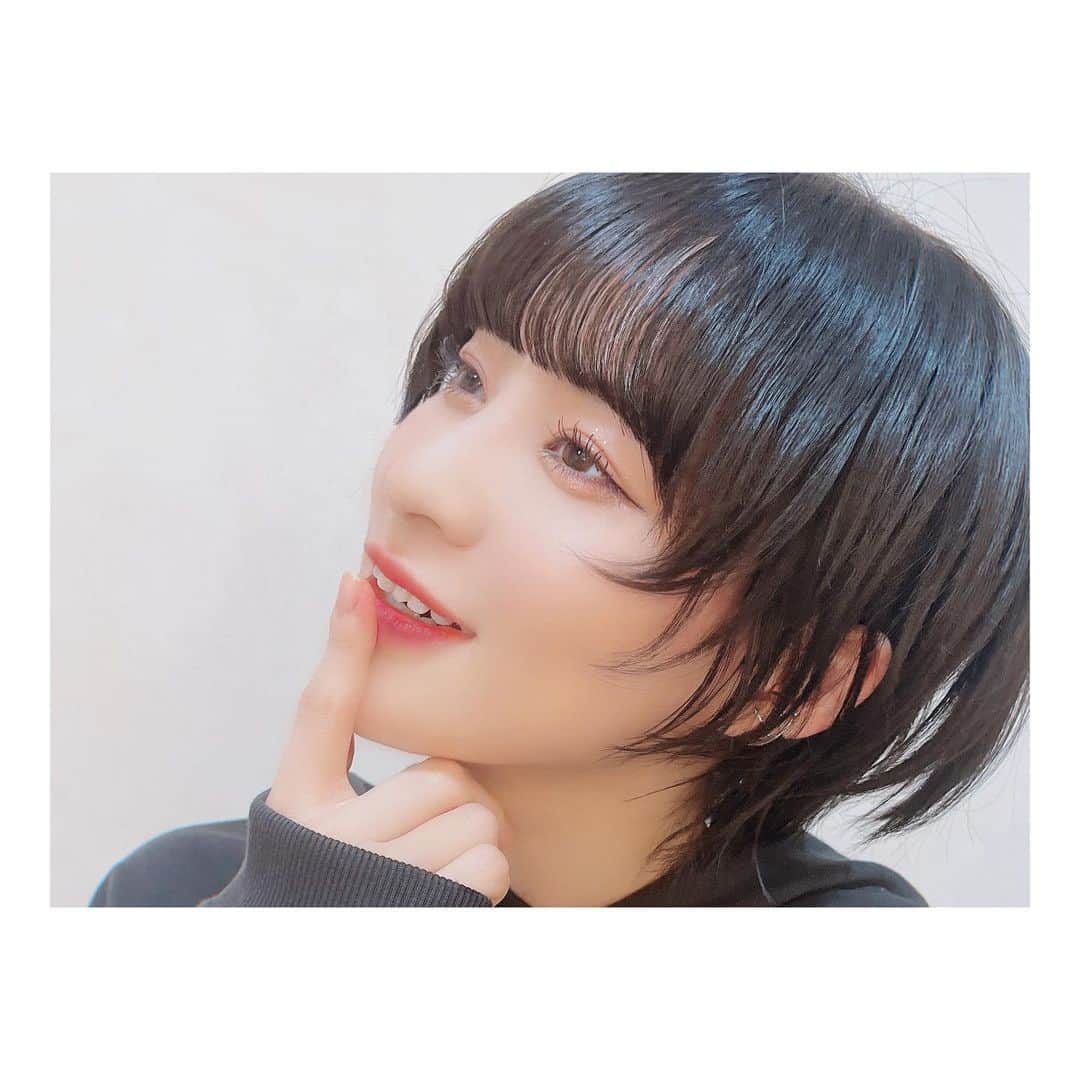 冨田菜々風のインスタグラム：「.  一目惚れは、もう買うしかないのです…！  セットアップになってて、トップスはショート丈でキュってなってるのが👍 ズボンはウエストのサイドにオシャ紐ついてる！(中に入っちゃってて見えないけど〜！笑)  これからいっぱい着るの〜！楽しみ！」