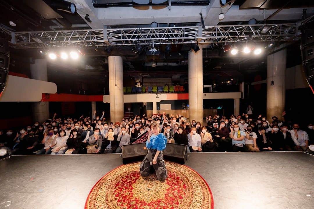 JUNNAのインスタグラム：「#じゅんな６くみーてぃんぐ 〜びじゅつ編〜 東京昼夜公演、遊びに来てくれたみんな、ありがとうございました👏🏻  久しぶりの声出しのイベント、みんなからのつっこみ、エール、たくさん聞けて嬉しかったな〜〜〜🫶🏻  6くみーてぃんぐ、やっぱ最高でした🔥 名古屋、大阪もよろしくお願いしますっ👌🏻  みんなとの集合写真📷」