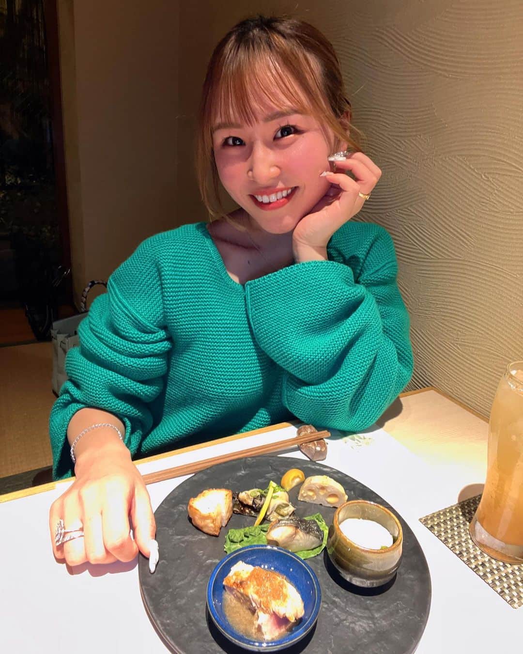 カリスマゆきちゃんのインスタグラム：「. 📍大嶋　炭火割烹  初めて利用したけど 雰囲気も良くてお料理も🙆‍♀️  また利用したいなぁ♪  この日はまきちゃんとあおいちゃんと🫶  @sumiooshima  ________________________  #炭火割烹 #名古屋グルメ #大嶋 #炭火割烹大嶋 #nagoyagurumet」