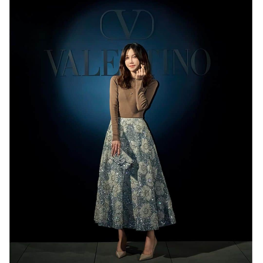 イ・ジアのインスタグラム：「@maisonvalentino #언박싱발렌티노  Thank u🙏🏻 bnt 📸」