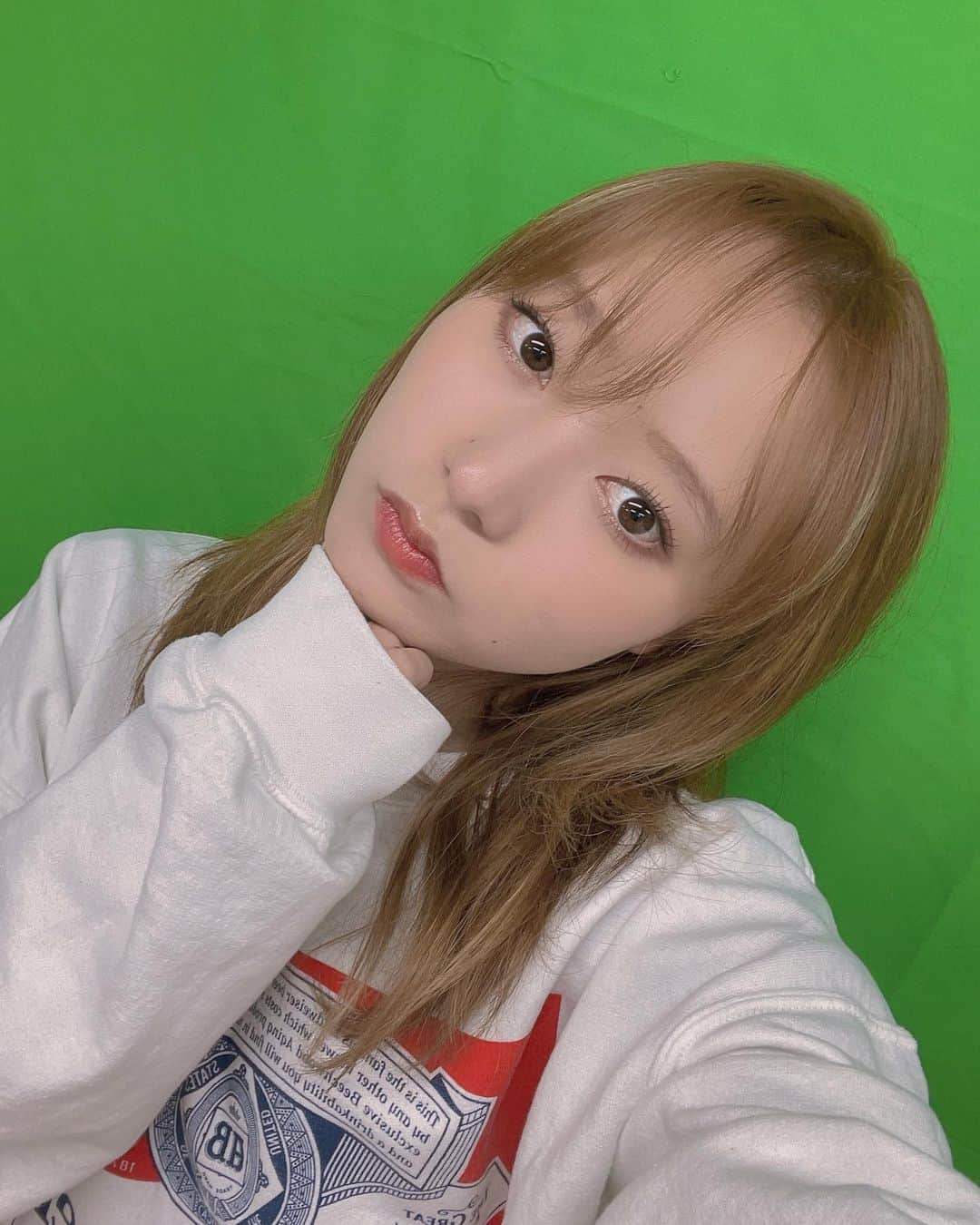 小池優奈さんのインスタグラム写真 - (小池優奈Instagram)「結構切ったし明るくしたけどあんまり気づかれないつらい🙃  2枚目が切る前。  #ヘアスタイル #金髪 #ミディアムロング #ハイライト」3月17日 13時05分 - annas_yuna