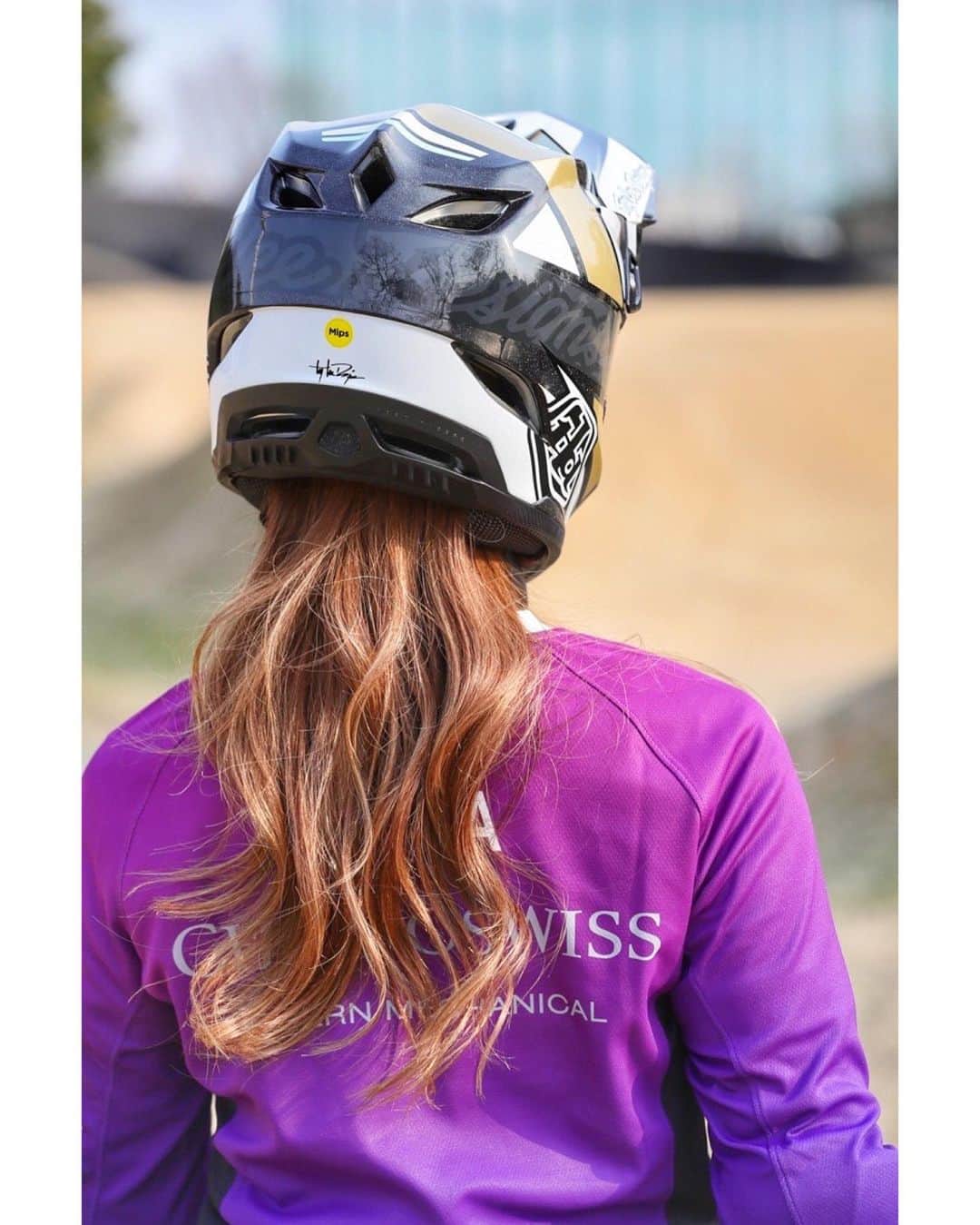 飯端美樹さんのインスタグラム写真 - (飯端美樹Instagram)「新しいヘルメットが届きました‼︎ 一目惚れしたカラーだったので、被ってる時より、見てる方がテンション上がる😍 Thank you @tld_bike & @satorutrd ✨  📸 Nari Ueda/Winning Shot @nariakiueda」3月17日 13時10分 - mikiiibata77