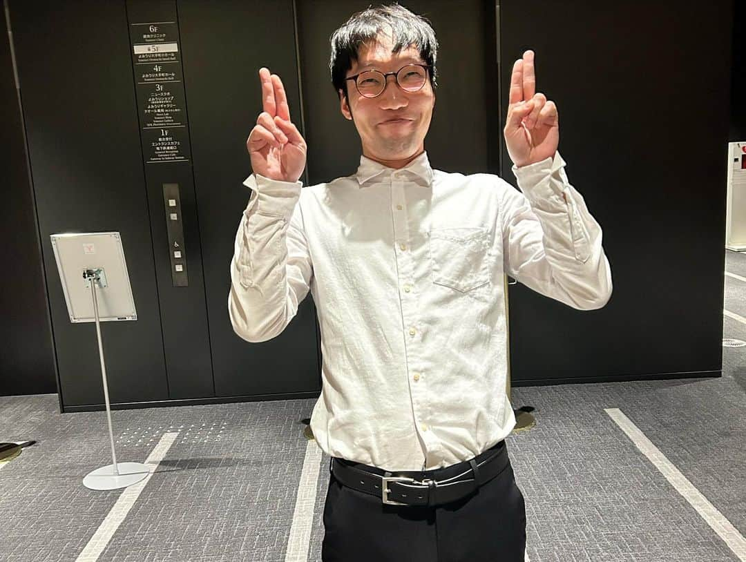 浦井のりひろさんのインスタグラム写真 - (浦井のりひろInstagram)「ニューヨーク不動産完結しました。快適新生活です！片桐仁さんにお会いできた喜びたるや！ ニューヨークさん、中村さん、アベンジャーズの皆様ありがとうございました！  #ラヴィット #片桐さんありがとう #ニューヨーク不動産 #完結 #大きな白黒のお父さんに見つめられる日々」3月17日 13時22分 - uraidanbura