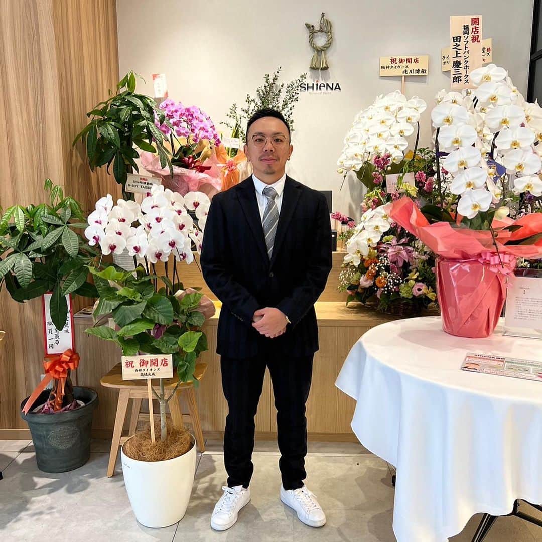 野中泰輔のインスタグラム：「普段食事管理などでお世話になっている @shiena.co さんがアイランドシティ福岡に食堂をオープンしました👏 自分以外にもソフトバンクの選手やサッカーの権田選手など多くのプロアスリートの食事管理をやってるのがSHieNAさんです🔥  本格的なアスリート食をいつでも食べる事が出来るので是非足を運んでみてください！！ 自分もたまにここでご飯食べてると思うのでお見かけしたらその時は声かけてください👍  #bboytaisuke #shiena #shiena食堂」