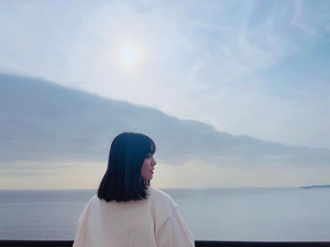 佐倉ちひろのインスタグラム：「水平線が光る朝に🌅 . . . . #景色 #view #水平線 #観光スポット #観光 #海 #空 #sea #sky #blue #旅 #1人旅 #trip #japantravel #japan #japanesegirl #followforfollowback」