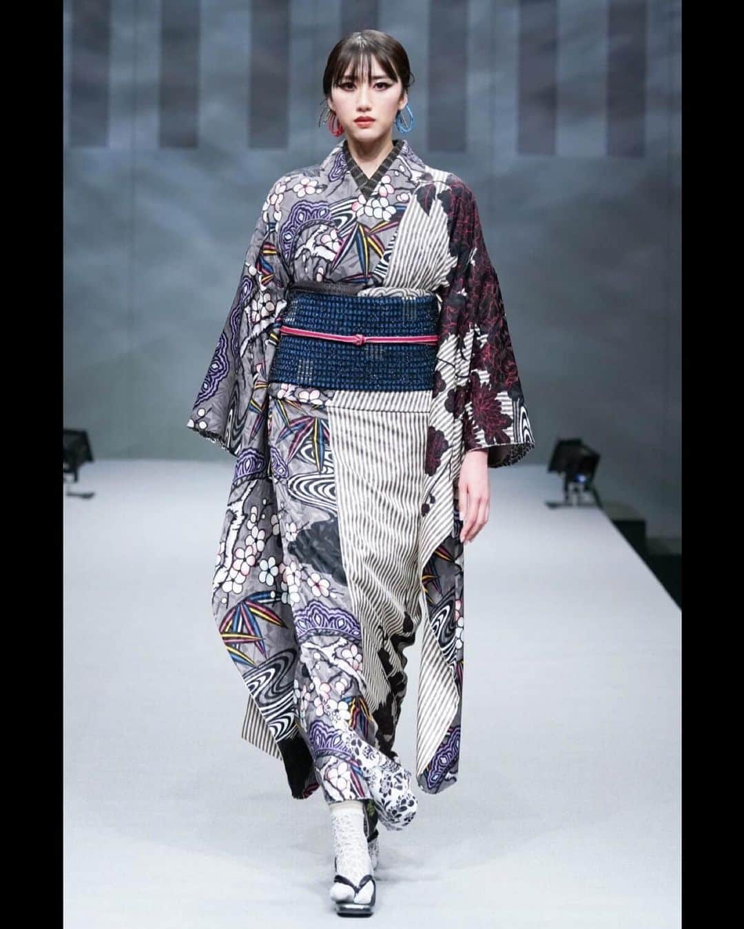 黒田瑞貴のインスタグラム：「Rakuten Fashion Week Tokyo JOTARO SAITO 2023 A/W Collection  @saitojotaro  @jotaro_saito_ginzasix   #fashion #fashionweek  #tokyofashionweek #jotarosaito #kimono #着物　#東コレ　#東京コレクション」