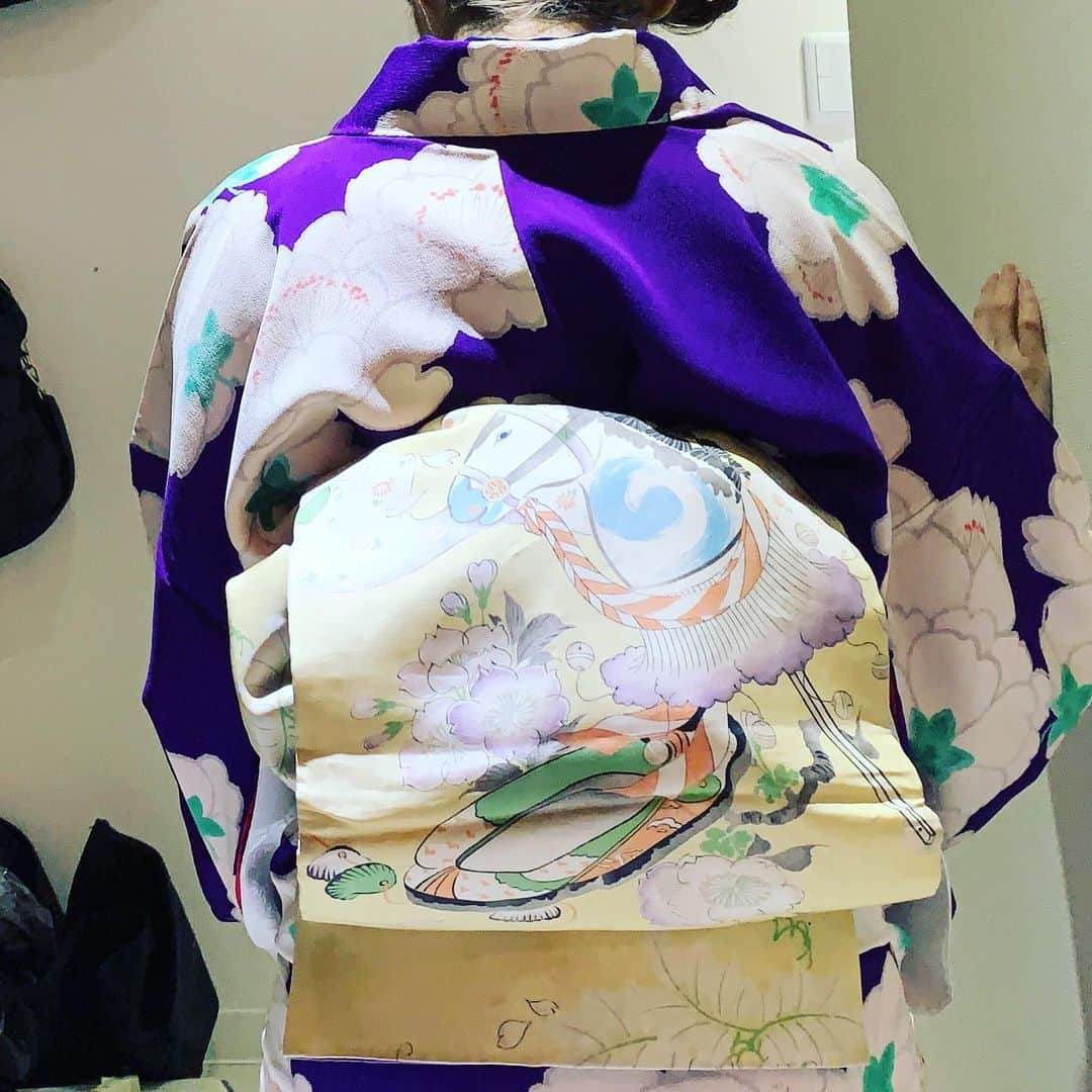峰なゆかさんのインスタグラム写真 - (峰なゆかInstagram)「ほわほわ八重桜の着物に馬と桜の帯でプッシーさんの髄液を接種しに。 #アンティーク着物　#着物　#着物コーディネート　#着物コーデ　#今日の着物　#kimono #ootd #japanesegirl」3月17日 14時37分 - minenayuka