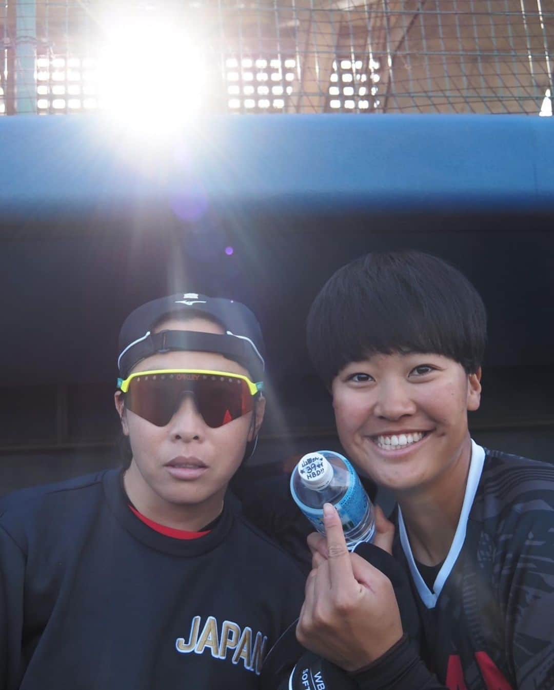 山田恵里さんのインスタグラム写真 - (山田恵里Instagram)「🥎JAPAN沖縄合宿🥎 に参加させていただきました！ JAPANのウェアに袖を通すという事の素晴らしさ、誇り、重み、色々な事を感じた10日間でした！  私も先輩方から強い日本を継承した様に、これからの日本がずっと強くあり続ける事に貢献出来たらと思います。  ソフトボールを愛する皆さんがONEチームとしてやっていければ、ソフトボールの未来は明るいと思います！  みんなで盛り上げ、これからの未来を創っていきましょう🤗🥎  よろしくお願いします☺️🥎   #神ゲッツーコンビ  #これからの日本よろしく2人  #ムードメーカー感謝韓国行かんけど  #誕生日カードもらいました  #いつもイラストありがとう赤ちゃん怪獣  #しもやまだえり」3月17日 14時45分 - eriyamada19