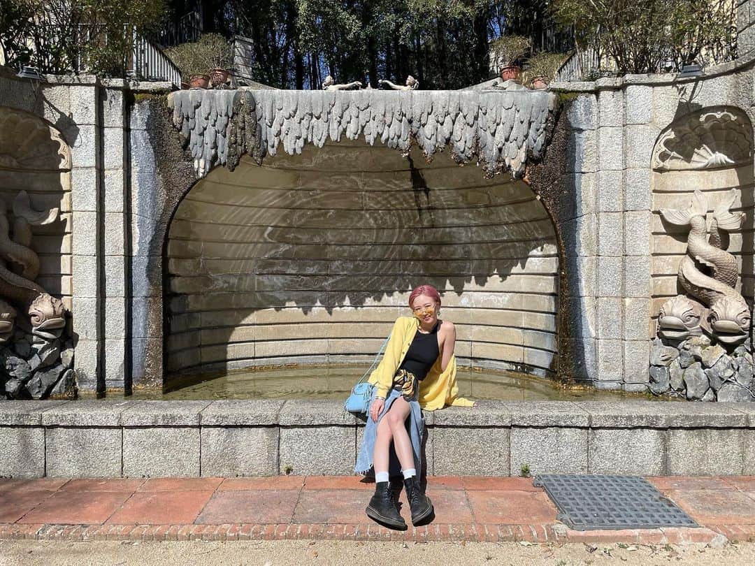 SARAのインスタグラム：「🇪🇸🏰🧡🌞  📸by🐣」