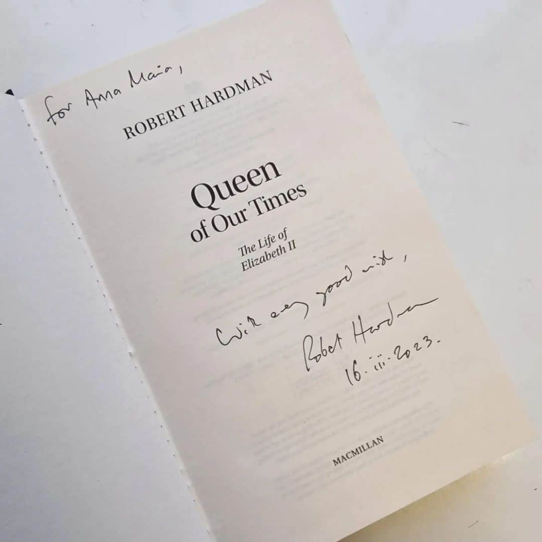 アンナ＝マリア・ガロヤンさんのインスタグラム写真 - (アンナ＝マリア・ガロヤンInstagram)「Campden Ward Conservatives Fundraising Drinks with guest speaker Robert Hardman, one of Britain’s leading royal authorities. Robert signed copies of his latest book, Queen of Our Times: The Life of Elizabeth II.」3月17日 15時49分 - annamariagalojan