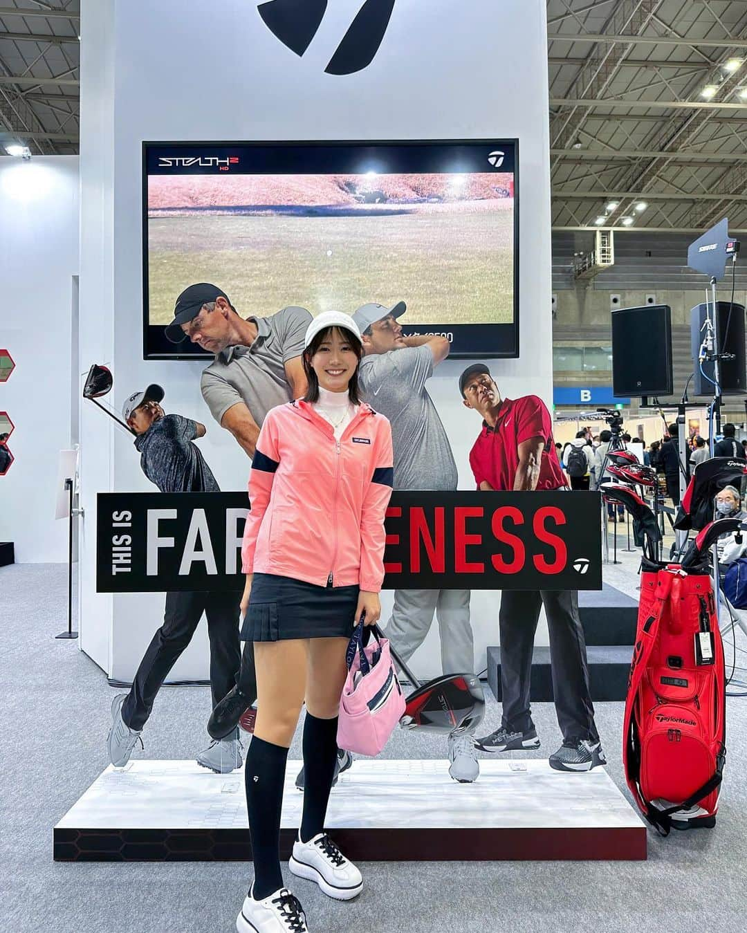 藤澤響花さんのインスタグラム写真 - (藤澤響花Instagram)「Japan Golf Fair 2023 パシフィコ横浜行った人〜？🙋🏻‍♀️  ゴルフメーカーが一挙に集まって 自慢の製品やグッズたちをアピールする 活気あふれる素敵な祭典でした✨  チームテーラーメイドの一員として関わることができて光栄です⛳️  もっともっとゴルフ業界を盛り上げていけるように頑張ろう！！☺️🔥💪  #japangolffair2023#ジャパンゴルフフェア #ゴルフ女子#ゴルフ男子#ゴルフウェア#ゴルフコーデ#ゴルフ初心者#ゴルフ好きな人と繋がりたい#ゴルフシューズ#ゴルフクラブ#골프#골프스타그램#골프웨어#golfwear#golfstagram#golfbabes#golflife #instagolf#instagram#japanesegirl#ɪɴsᴛᴀɢᴏᴏᴅ」3月17日 21時43分 - kyoka_fujisawa