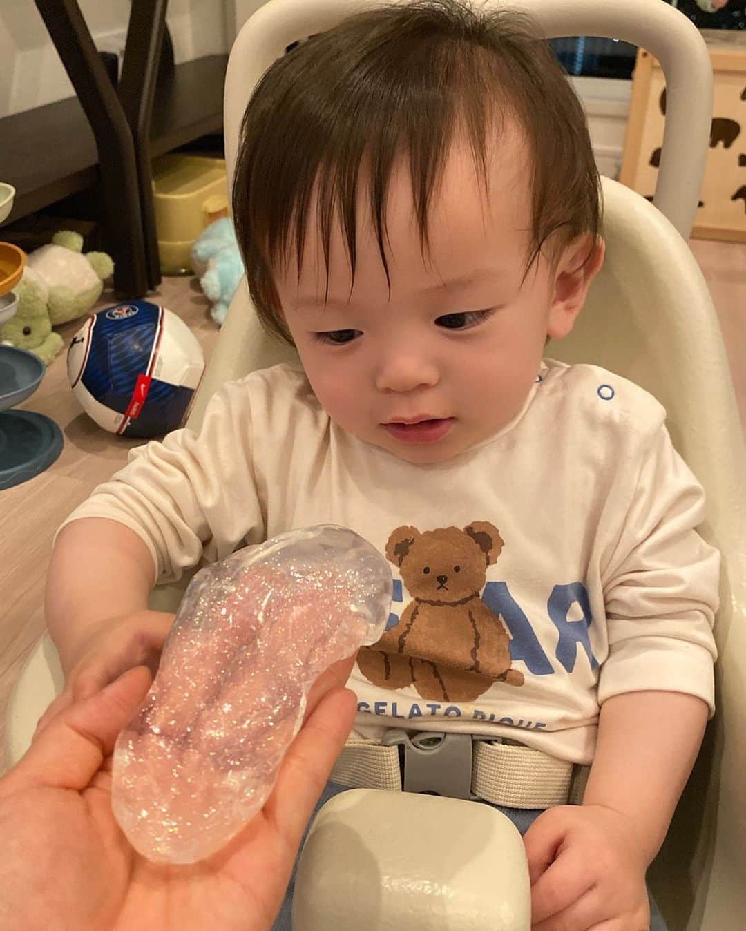 黒崎みささんのインスタグラム写真 - (黒崎みさInstagram)「月3回くらいは息抜きしてる🫶 ⁡ ダイエット頑張ってるので旦那に痩せたね！ ウエストが違う！って言われた笑笑 ⁡ 太った時は 太ったんだよねーって言うと 俺わからない😥ととぼけて、やせたらちゃんと 言ってくれるから出来た旦那😂  お留守番中双子はシッターさんとスライムの感触遊びしたみたい🫠💚 ⁡ #ダイエット #ダイエット中 #外食 #snidel #スナイデル #ママ #双子ママ #双子 #mdツイン #twins」3月17日 16時23分 - misa_k88