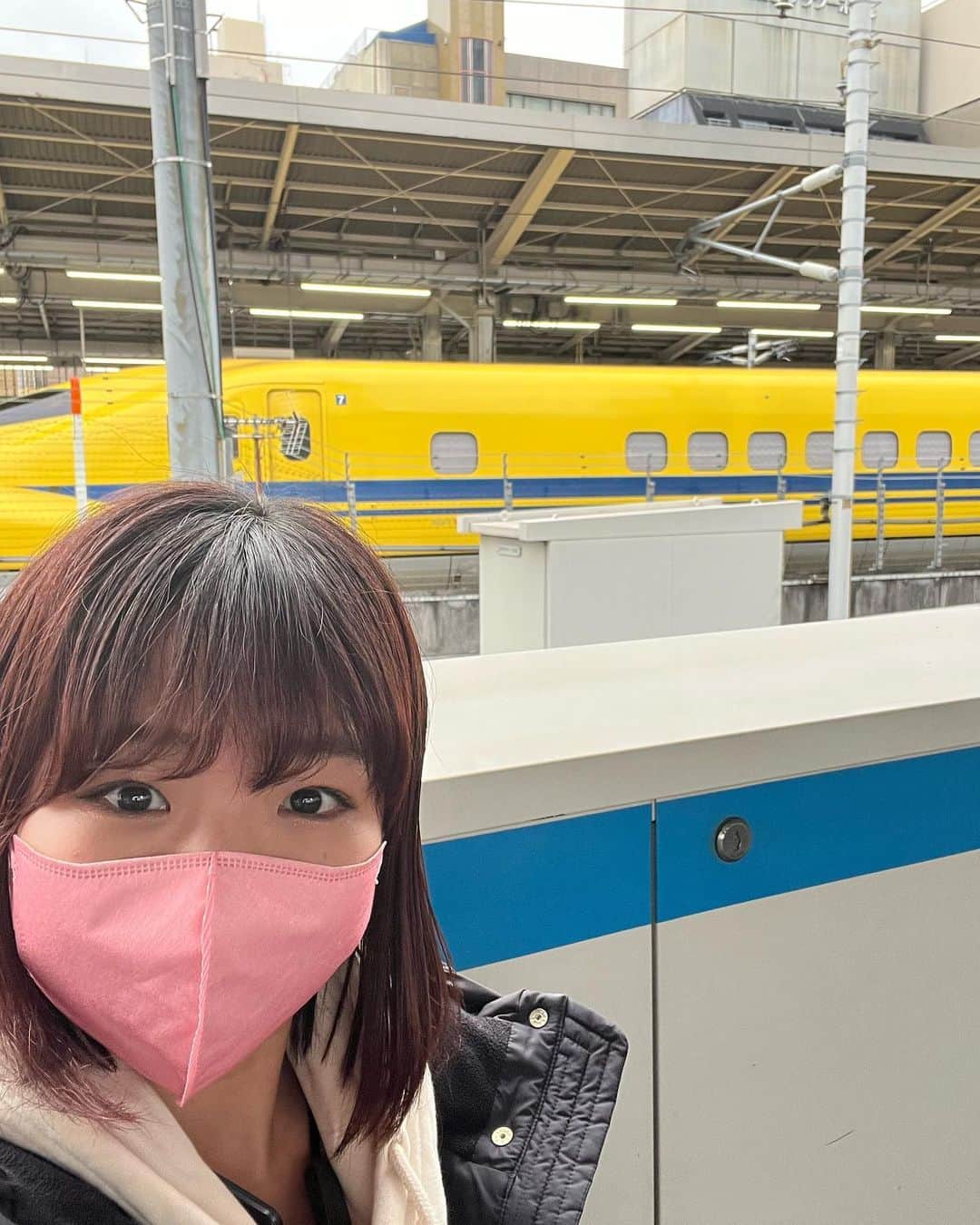 寺本明日香のインスタグラム：「#ドクターイエロー   東京にて打ち合わせ終わり 適当にブラブラし 適当に帰ろうかなって思って 名古屋帰ってきたら遭遇✨  良い事ありますよーに🍀*゜」