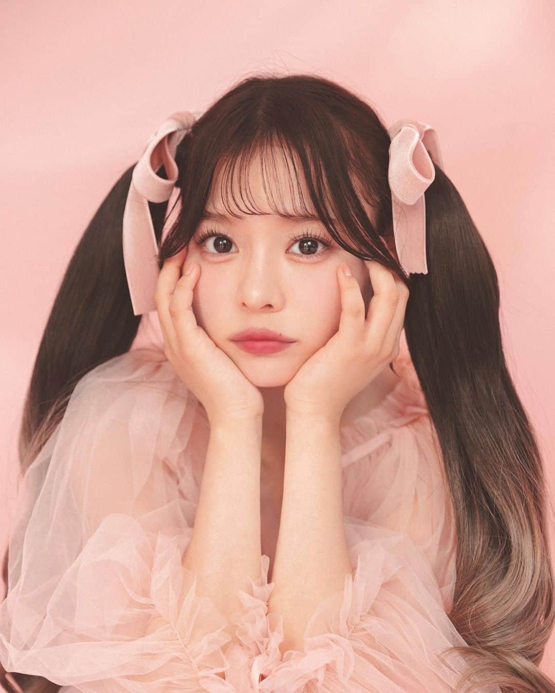 中郡暖菜のインスタグラム：「LARME 056 本日発売🎀 I LOVE YOU BUT I LOVE ME MORE💕」