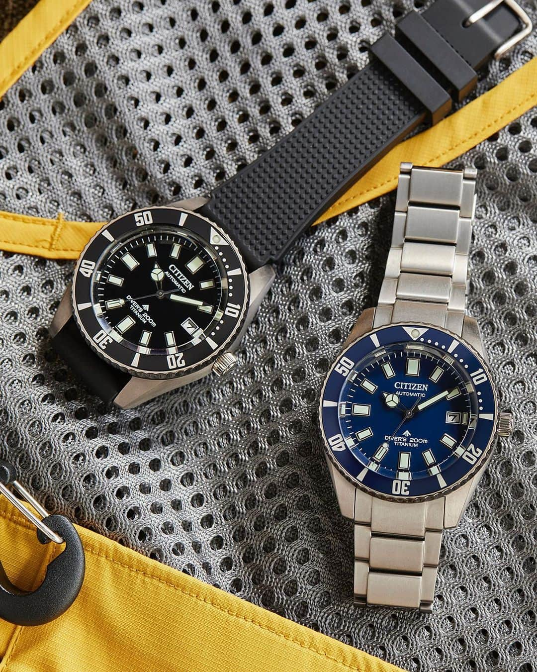 men'sFUDGE のインスタグラム：「普段着にも難なくハマる本格派ダイバーズウォッチ PROMASTER "MARINE MECHANICAL DIVER 200m" with Urban Style   自身で立ち上げた《マウンテン オブ ムーズ》をはじめとしたファッションブランドのディレクターとして活動しながら、川を上流へと移動しながらイワナやヤマメなどの淡水魚を狙うトラウトフィッシングのプロとしても活躍する福山正和さん。ファションとフィッシング、都市部と山奥という全く異なるフィールドを日々行き来する福山さんが太鼓判を押す腕時計が、《シチズン》の本格派ダイバーズウォッチ「プロマスター マリンシリーズ メカニカルダイバー200m」だ。 ON/OFFどちらにもフィットする「プロマスター マリンシリーズ メカニカルダイバー200m」の魅力を福山さんに語っていただいた。   CITIZEN プロマスター「NB6021-17E」 ￥96800 CITIZEN プロマスター「NB6021-68L」 ￥121000」