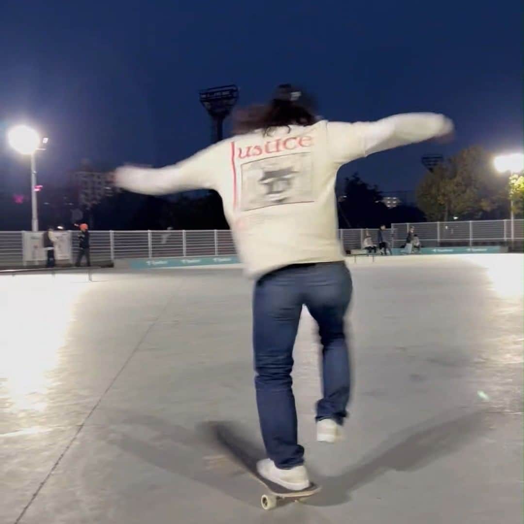 山本勇のインスタグラム：「#spin !🌪️🌪️🌪️🌪️🌪️🌪️🌪️😵  #powellperalta  #bonesbearings #HASCO #fscom  #goodskates #superskateboarding #decomposedskateboards #riptide #totalhealthcare #nike #freestyleskateboarding  #isamuyamamoto  #skateboard #skateboarding #スケボー #スケートボード #skatecrunch  #skatecrunchmag  #braillskateboarding #metrogrammed  #berrics #redbull @powellperalta @bonesbearings @hascoskate @onepiece_staff @fscomsb @goodskates.inc @superskateboarding_ @decomposedskateboards @riptidesports @niketokyo @total_healthcare_nara  @redbull @berrics   #onepiece  #ワンピース #superskateboarding  #isamuyamamoto ©︎Eiichiro Oda/ Shueisha」