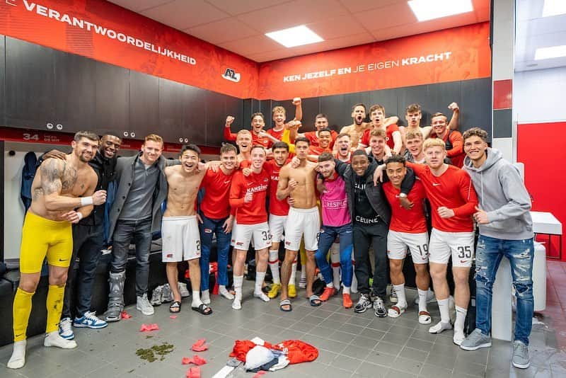 菅原由勢さんのインスタグラム写真 - (菅原由勢Instagram)「What a team performance last night! Let’s go next round!!!  昨日は素晴らしいチームパフォーマンスだった！次のラウンドへ！  #az #uecl @europacnfleague」3月17日 17時04分 - yukinarisugawara