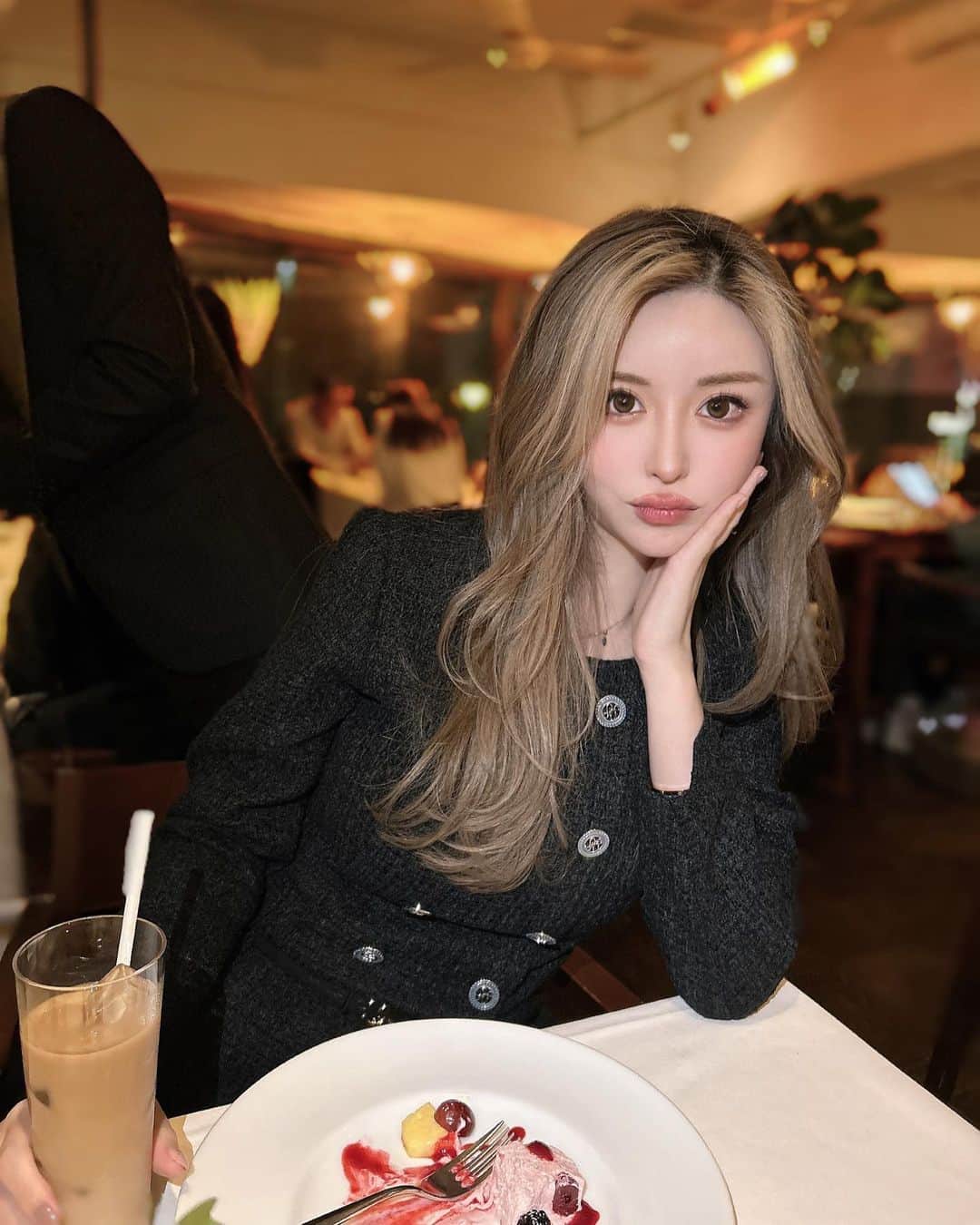 藤咲めいのインスタグラム：「みいたんの誕生日＆結婚祝いした時の🙈💖 みいたんおめでと〜😌💍💘💘💘」