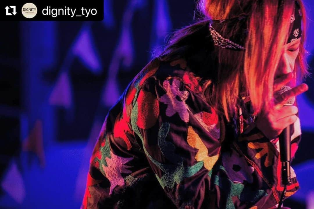 清春さんのインスタグラム写真 - (清春Instagram)「#Repost @dignity_tyo with @use.repost ・・・ .  3.11 福島 祈りも感謝も 未来へ繋げるパワーも伝わってきて、グッときました  この日のステージに、脈々と受け継がれてきた歴史ある民族衣装と 清春さん、ありがとうございました  🕯  @kiyoharu_official ph : @ishii_maki vintage suzani  @dignity_tyo at : @songoftheearth311  #清春 #kiyoharu #福島 #未来へ #suzani #dignity_tyo」3月17日 17時20分 - kiyoharu_official