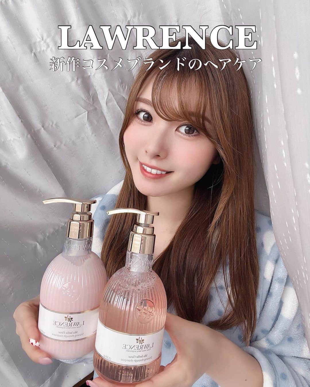 のインスタグラム：「新作コスメブランド「ロウレンス(LAWRENCE)」からヘアケア商品が登場！✨ @lawrence_beauty_jp   パッケージが可愛すぎてバスルームに置きたくなる🥹💓 香りも好きなので使ってみて欲しい🤍  ・シャイニングスルーシャンプー マベルフルール  優れた洗浄力と濃密泡でトリートメントの浸透を高める🫶 弱すぎず強すぎない洗浄力！！  ・シャイニングスルートリートメント マベルフルール 5種類のセラミドをミックスした保湿力の優れたトリートメント🤍 乾燥や摩擦などの外的刺激から髪を守りまとまりのある髪へ💓  シャイニングスルーヘアオイル　マべルフルール シリコンフリー処方で、10種類の天然オイルを独自ブレンド🫶  3月中旬よりPLAZAとバラエティショップで取り扱いスタートしてるよ🫢  #ロウレンス #LAWRENCE #マベルフルール #シャンプー #トリートメント #ヘアオイル #ヘアケア #PLAZA #プラザ #コスメ」