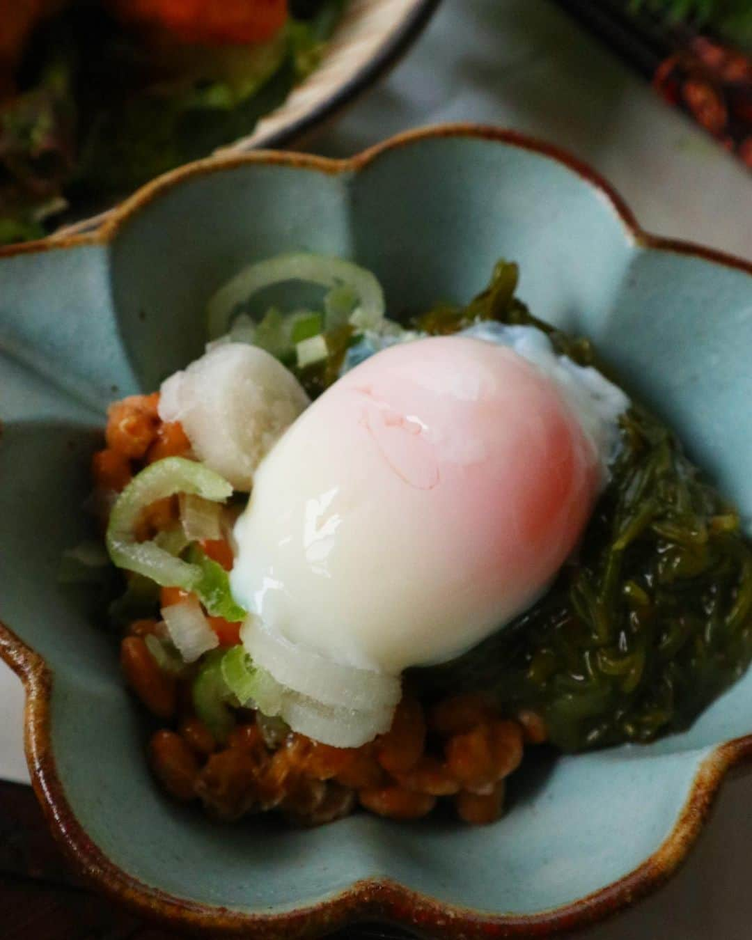 り～♬さんのインスタグラム写真 - (り～♬Instagram)「こんばん金曜日……🍚 ・ ・ 『サボり魔ご飯』 ・ ・ 最近簡単なものしか作れない💧 ✴︎明太豆乳うどん ✴︎和風おろし唐揚げ ✴︎悪魔のおむすび風&玉子焼き ✴︎納豆めかぶ ✴︎さくら大根 ✴︎ビール🍻  ではでは皆さま良い週末を👋  #おうちごはん#夕ごはん#うちごはん#家族ごはん#料理#料理写真#手料理#献立#美味しい#うつわ好き#器#暮らし#食卓#おうちカフェ#食いしん坊#フーディテーブル#料理好きな人と繋がりたい#japanesefood#yummy#日々#日々の暮らし#dinner#delicious#foodpic#和食#うどん#サボり魔#適当ごはん」3月17日 17時29分 - riritantan