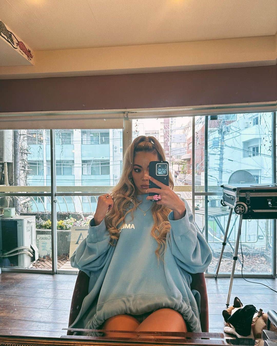 Minamiさんのインスタグラム写真 - (MinamiInstagram)「地元神戸なう。春はいつも下にウルトラライトダウンを着てる🫶🏽 @staxxt_cream が買ってくれた鞄が鬼かわ😝💘お兄ちゃんありがと。 back in my hometown kobe. Spring time in Japan still gets chilly so I usually wear uniqlo’s ultra light down underneath. This bag thooooo💘 thank u staxx, ur the bestest.」3月17日 17時44分 - minami_cream