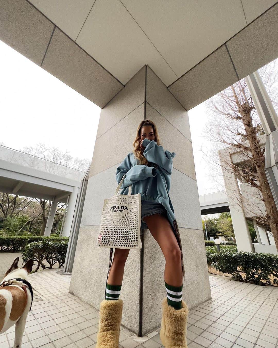 Minamiさんのインスタグラム写真 - (MinamiInstagram)「地元神戸なう。春はいつも下にウルトラライトダウンを着てる🫶🏽 @staxxt_cream が買ってくれた鞄が鬼かわ😝💘お兄ちゃんありがと。 back in my hometown kobe. Spring time in Japan still gets chilly so I usually wear uniqlo’s ultra light down underneath. This bag thooooo💘 thank u staxx, ur the bestest.」3月17日 17時44分 - minami_cream