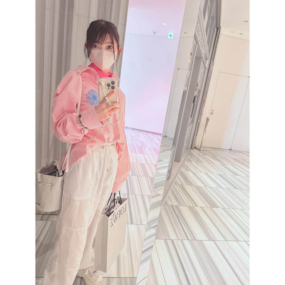 辻野かなみのインスタグラム：「❤︎  ⁡ Mardi Mercredi💖 韓国のファッションブランドなの♪ ⁡ ずっと欲しくてやっと、買えた☺️ ⁡ 色味が春ですね〜🌸 ⁡ ⁡ そして…チラリ！ 3月21日が2023年1番いい日で、お財布を新調するといいと知って♪ 新しいお財布をGETしました🥰 ⁡ LOEWEです♪使うの楽しみ〜♪  ⁡ #春分の日 #一粒万倍日 #天赦日 #寅の日 ⁡ #かなみしふく #私服 #辻野かなみ　#かなみん　#超ときめき宣伝部 #超とき宣　#アイドル　#𝖨𝖣𝖮𝖫 #𝗂𝗇𝗌𝗍𝖺𝗀𝗈𝗈𝖽 #𝗂𝗇𝗌𝗍𝖺𝗅𝗂𝗄𝖾 #𝖿𝗈𝗅𝗅𝗈𝗐𝗆𝖾 #𝗅𝗈𝗏𝖾 #데일리룩　#데일리룩코디　#패션	#오오티디 #데일리　#좋아요　#팔로우」