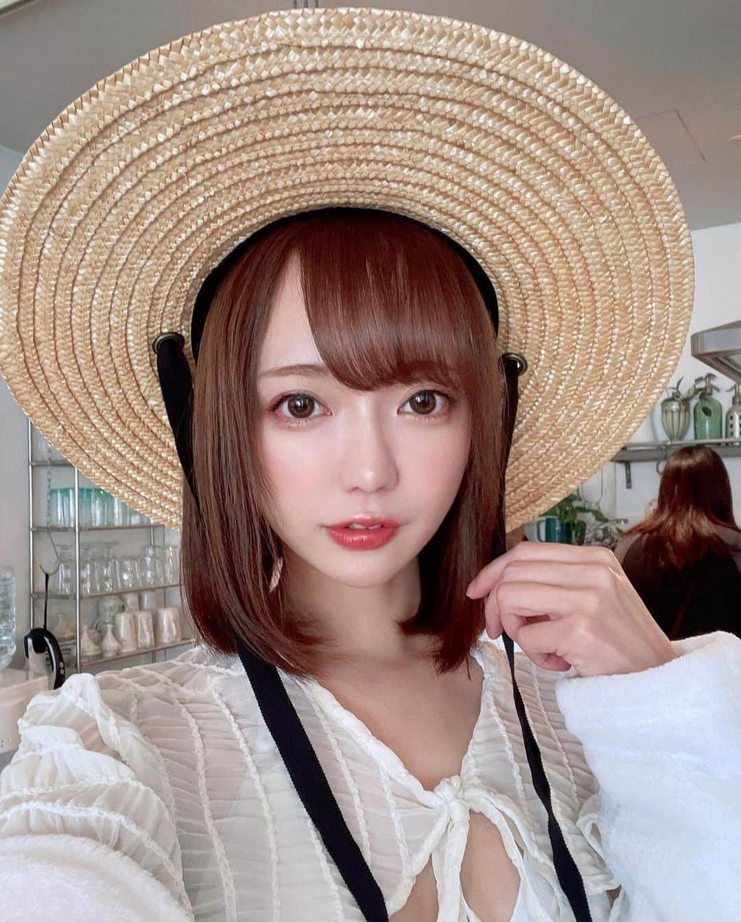 美女美容事情さんのインスタグラム写真 - (美女美容事情Instagram)「《麦わら美女👒💖》 *⁠ リポストを使って素敵な美女の投稿を紹介させて頂く【ビジョビ💄美女美容事情💅】のコーナーです✨ *⁠ 今回ご紹介させて頂きますのは!!👀❤︎⁠⠀ 鎌田鉱子さん< @hirokokamata1212 >の素敵なお写真📸⁠⠀⁠⠀⁠⠀⁠ *⁠⠀⁠⠀⁠⠀⁠⠀ 麦わら帽子が似合っていて可愛らしいですね❤️ 暖かくなったので見られる機会が多くなりそうです🤩💕 *⠀⁠⠀⁠⠀⁠⠀⁠⠀ 鎌田鉱子さん< @hirokokamata1212 > ⠀⁠⠀⁠⠀⁠⠀ 素敵な投稿ありがとうございました☺️📸✨ *⠀⁠⠀⁠⠀⁠⠀⁠⠀ 鎌田鉱子さんのアカウントには他にも素晴らしい投稿が沢山ありますので是非覗いてみてくださいね💁‍♀️💙⁠⠀⁠⠀⁠⠀⁠⠀ *⠀⁠⠀⁠⠀⁠⠀⁠⠀ △▼△▼△▼△▼△▼△▼△▼△▼△▼ ⁠⠀⁠⠀⁠⠀ ❤🧡💛「美女美容事情」💚💙💜⠀⠀⠀⠀⠀⠀⠀⠀⠀⠀⠀⠀⠀⠀⁠⠀⁠⠀⁠⠀⁠⠀⁠⠀ 👇掲載ご希望の方は👇⠀⠀⠀⠀⠀⠀⠀⠀⠀⠀⠀⠀⠀⠀⠀⁠⠀⁠⠀⁠⠀⁠⠀⁠⠀ @b_b_j.jタグ付けと🖤 #ビジョビ ⁠⠀ 🖤タグ付けお願いします✨⠀⠀⠀⠀⠀⠀⠀⠀⠀⠀⠀⠀⠀⠀⠀⁠⠀⁠⠀⁠⠀⁠⠀⁠⠀ △▼△▼△▼△▼△▼△▼△▼△▼△▼ ⁠⠀⁠ #インスタ美女 #帽子 #麦わら帽子 #インスタ美人 #インスタグラマー #インスタ女子 #インフルエンサー #インスタ映え #ファッショニスタ」3月17日 18時01分 - b_b_j.j