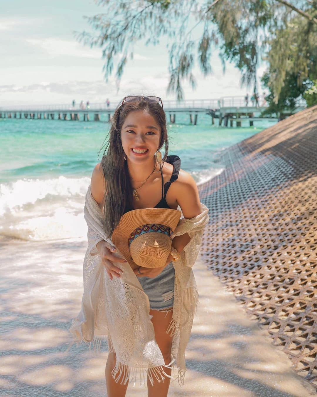 羽石杏奈さんのインスタグラム写真 - (羽石杏奈Instagram)「After about 4years.. finally had a trip to Australia 🇦🇺✨ The first destination Cairns was the perfect combination of the ocean and nature! and brunches, since it’s my favorite meal of the day, I had to mention it🥝🫶  約４年ぶりのオーストラリア旅から帰国🌼 最初に訪れた都市はケアンズだったんだけど、 ケアンズには２つの世界遺産があって、 全長約2000km(!)に渡って連なる 今も生き続ける世界最大の珊瑚礁群グレートバリアリーフ、 世界最古の熱帯雨林キュランダ 、 海も陸の自然も、どっちも堪能できちゃうところ✴︎  ヘリからのグレートバリアリーフは 本当に見渡す限りずうっと絶景で、 一生忘れない体験のひとつになった、、✨  日本との時差はたった1時間、 オーストラリアは日本から本当に旅行しやすい渡航先！ 四季が真逆だから、違う季節を楽しめるのも嬉しいポイント🤎 オーストラリア行ったことある人ー？🙋🏽‍♀️好きな都市と時期教えて💓  @queensland @australia.jp @jetstar_japan #jetstar #thisisqueensland #SeeAustralia」3月17日 17時59分 - hawaiianna913