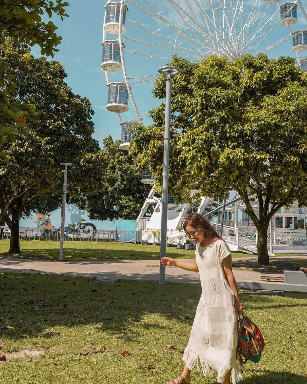 羽石杏奈さんのインスタグラム写真 - (羽石杏奈Instagram)「After about 4years.. finally had a trip to Australia 🇦🇺✨ The first destination Cairns was the perfect combination of the ocean and nature! and brunches, since it’s my favorite meal of the day, I had to mention it🥝🫶  約４年ぶりのオーストラリア旅から帰国🌼 最初に訪れた都市はケアンズだったんだけど、 ケアンズには２つの世界遺産があって、 全長約2000km(!)に渡って連なる 今も生き続ける世界最大の珊瑚礁群グレートバリアリーフ、 世界最古の熱帯雨林キュランダ 、 海も陸の自然も、どっちも堪能できちゃうところ✴︎  ヘリからのグレートバリアリーフは 本当に見渡す限りずうっと絶景で、 一生忘れない体験のひとつになった、、✨  日本との時差はたった1時間、 オーストラリアは日本から本当に旅行しやすい渡航先！ 四季が真逆だから、違う季節を楽しめるのも嬉しいポイント🤎 オーストラリア行ったことある人ー？🙋🏽‍♀️好きな都市と時期教えて💓  @queensland @australia.jp @jetstar_japan #jetstar #thisisqueensland #SeeAustralia」3月17日 17時59分 - hawaiianna913