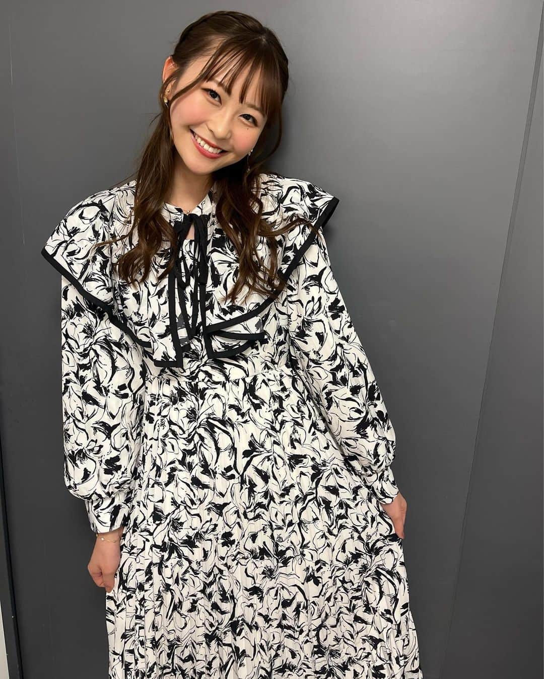藤田愛理のインスタグラム：「・ ワンピース大好きなの〜‎🤍 素敵でしょっ🖤  #ワンピース#MAJESTICLEGON#👗 #スターダスト#JD2#にこにこ」