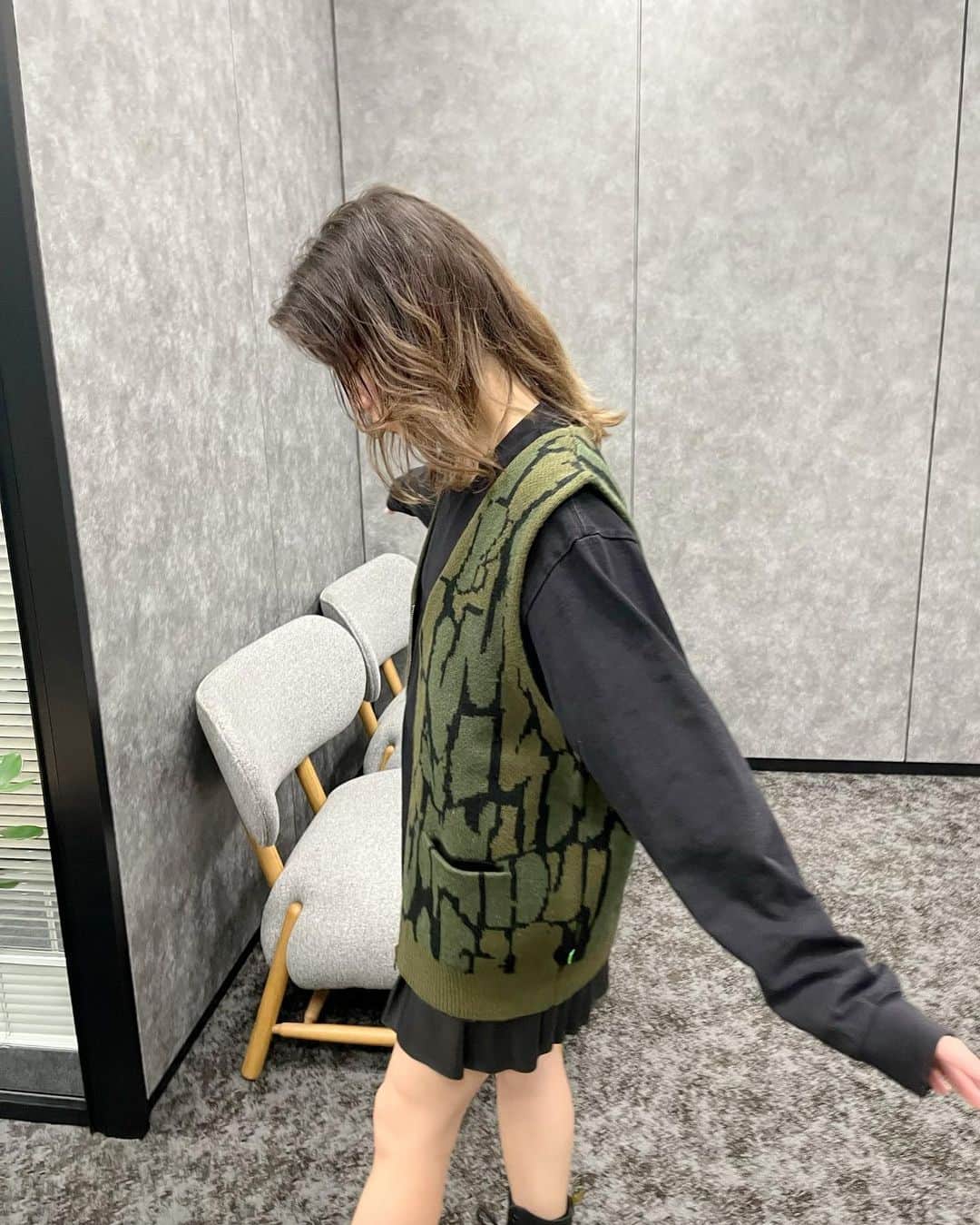 FEMMさんのインスタグラム写真 - (FEMMInstagram)「I don't usually wear dark green, but I kinda like it;) Comfy vest from @hufjp is just about right for this season😎Since it's warm during the day, but still chilly at night.  R  #HUF」3月17日 18時09分 - femm____