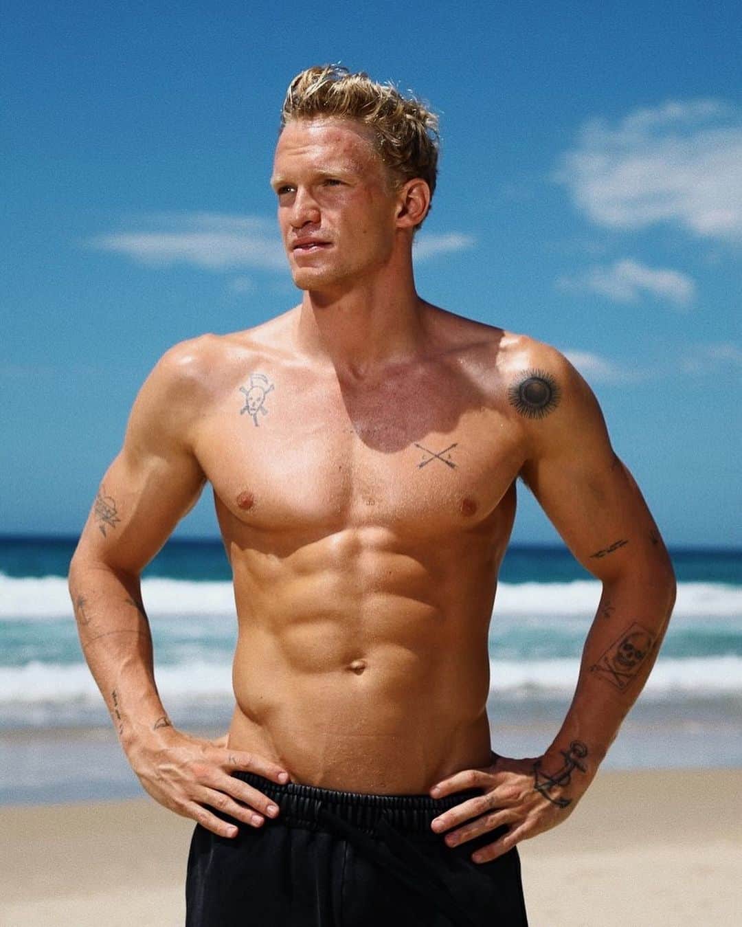 コーディー・シンプソンのインスタグラム：「Swim between the flags. 80% of beach drownings in Australia last summer were men and 100% occurred outside patrolled areas. I’m hoping to turn the tides on those stats with @slsaustralia and @lifesaversaustralia.」
