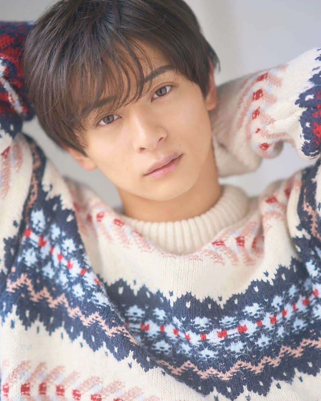 坂井翔のインスタグラム：「冬ももう終わりですね。 生活リズム戻していかないと🤔  hair make @ka210__  stylist @rian3_  photo @tm_wn_6」