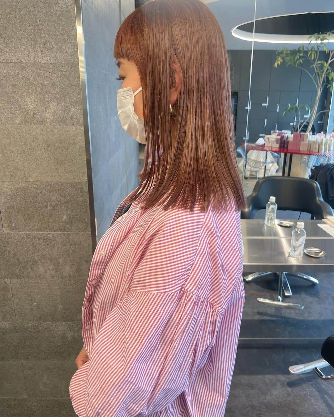 YUMIKOのインスタグラム：「春はピンクよりのベージュが お洒落☺︎  ピンクオーダー⤴︎  オススメです  #札幌美容師#札幌美容室#ボブ#オン眉#ママ   #결혼식#헤어#미용실#イルミナカラー#イルミニスト#2023トレンド」