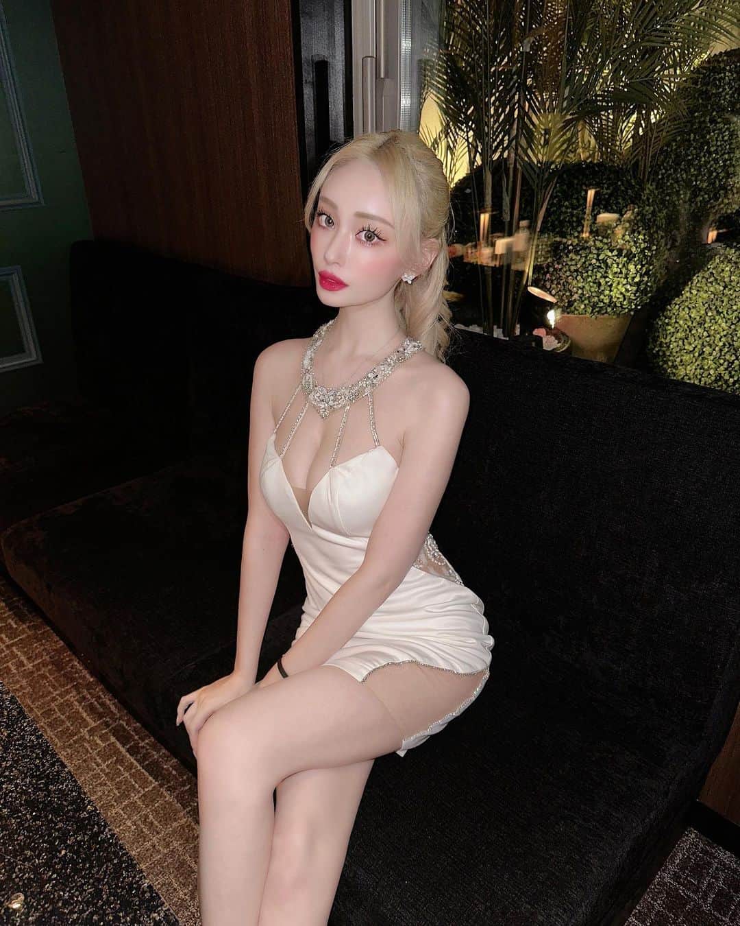 のインスタグラム：「金曜日🤍」