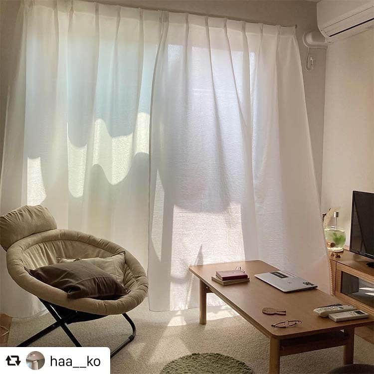 ［賃貸住宅シャーメゾン］さんのインスタグラム写真 - (［賃貸住宅シャーメゾン］Instagram)「@haa__ko さんの #シャーメゾンのお部屋 は風に揺れるカーテンが爽やか🍀  窓辺に置かれたフォールディングチェアは、おうち時間をますます心地よく過ごしやすいものにしてくれそう💕 ソファではなくこんなチェアのチョイスも素敵ですね✨  #repost #リポスト #シャーメゾン #積水ハウス #インテリア #賃貸インテリア #スタイリング #シンプルインテリア #リビングインテリア #ナチュラルインテリア #shamaison #sekisuihouse_present #styling #interiordesign #homedecor #livestagrammer #instahome #livingroom #naturalinteriorstyles」3月17日 18時11分 - styling_shamaison