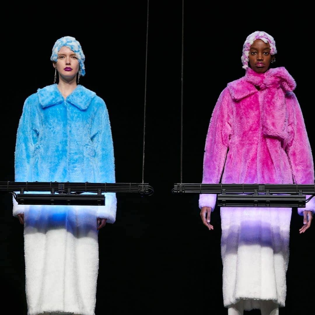 資生堂 のインスタグラム：「ANREALAGE (@anrealage_official) AUTUMN/WINTER 2023-24 COLLECTION “ = ”  Makeup led by Ai Nieda (贄田 愛) 　@ai_n_____  #anrealage #pfw #paris #parisfashionweek #fashion #aw23 #ファッション #ビューティー #パリコレ #shiseidohma #贄田愛」