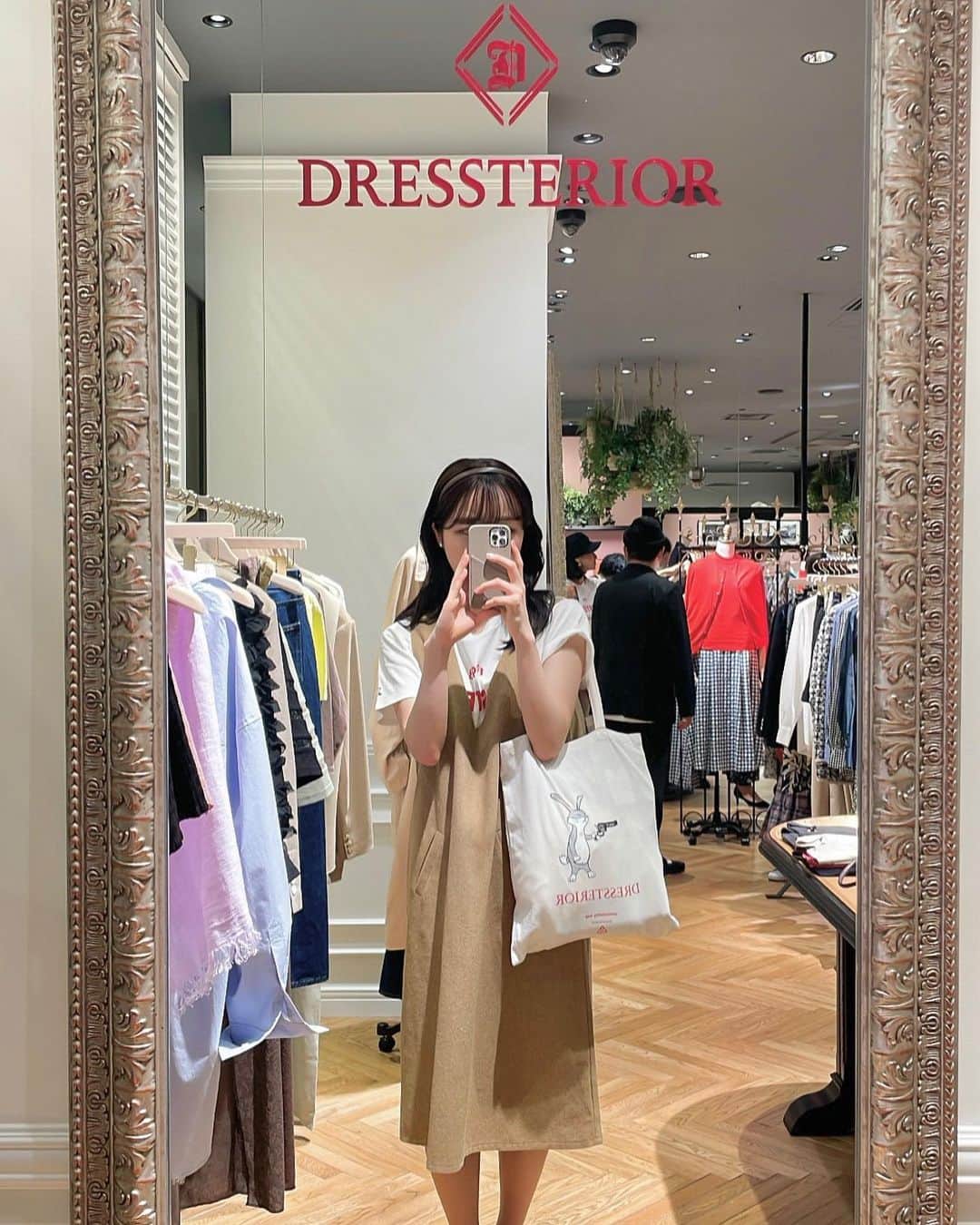 志賀可奈子さんのインスタグラム写真 - (志賀可奈子Instagram)「🐰🛍  本日よりLUCUA大阪にDRESSTERIORがオープン ということでレセプションパーティーに行ってきました👗  大学生も終わるから長く使えそうなお洋服をゲットしたいなと思って色々見て回ったら、ノースリーブのワンピとシースルーのカーディガンがどストライクでした♡ 年代を選ばずフォーマルな場にも着て行けるお洋服が多く、新生活の買い足しに助かりそうです🫧     #dressterior#ドレステリア#骨格ウェーブ#骨格ナチュラル#イエベ春#春ワンピース#カーディガンコーデ#フォーマル#フェミニン #シースルートップス#ドレステリアlucuaosaka#lucuaosaka @dressterior_official」3月17日 18時25分 - kanapan_ya