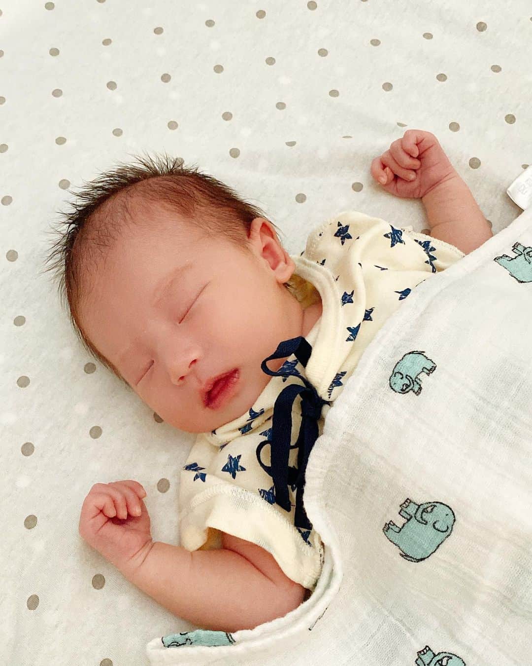 のインスタグラム：「3月7日 3375gの男の子が誕生しました!👶 名前は「南橙（みなと）」と名付けました。 これからも、親子でよろしくお願いします。  On March 7, a baby boy was born weighing 3375g! We named him "Minato". We look forward to working with you and your child.  วันที่ 7 มีนาคม , วันเกิดของเจ้าเด็กน้อยคนนี้ น้ำหนัก 3375g! เราตั้งชื่อเขาว่า “มินาโตะ” และเราตั้งหน้าตั้งตารอที่จะดูแลลูกของเราครับ」