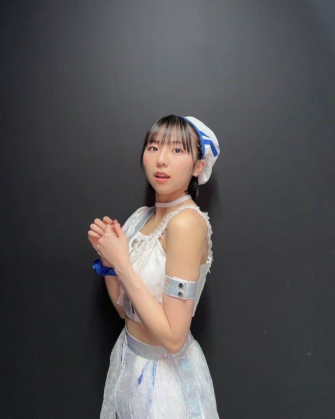 鍛治島彩のインスタグラム：「衣装もいっぱい載せていきたいねん  いぇーい  #アプガ2 #アイドル　#青　#ショートヘア」