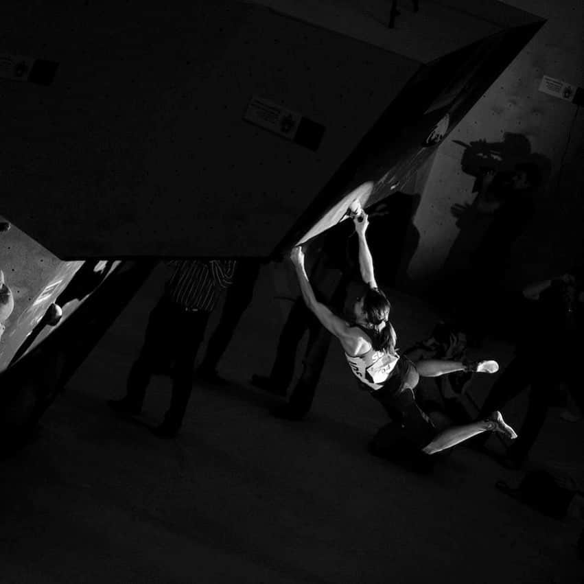 ニナ・カプレツのインスタグラム：「I was never really good in competitions, neither really talented. My last World Cup was back in 2009; since I focused only on rock climbing.  Even more I feel honoured to be co speaker at the climbing world championships in Bern this summer!  Dear competitors, be ready for the “Nina straight forward talking” 😁😁😁  @climbingbern2023 @arcteryx @schweizeralpenclub @petzl_official @scarpaspa   📸 @stefanschlumpf」