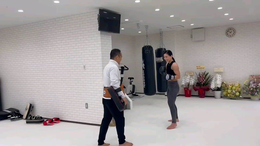 永吉令奈のインスタグラム：「SB日本フェザー級チャンピオン 及川先生がオープンされたジム に行ってきました🎵  久しぶりにミット打ちができて すごく楽しかったです😊  今日改めてやっぱり楽しいなと思いました! 体力が衰えないよう、また行かせて頂きます🫡✨️ ストレス発散はやはり格闘技😆  @m16_kickboxing_fitness  及川先生ありがとうございました😆」