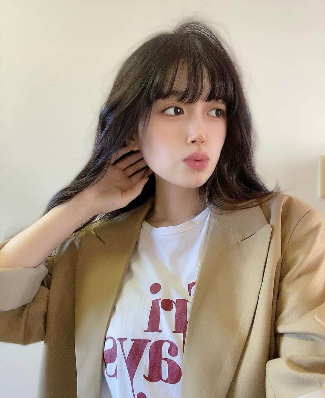 藤堂なえみのインスタグラム：「金曜日にしか着れないＴシャツは お気に入り🎈  今日は金曜日🗓  outer @bubblefashion_official   #bubble #グレイル #grl #グレイル購入品 #グレイルコーデ #grl購入品 #grlコーデ #プチプラコーデ #プチプラ #高見えコーデ #大人コーデ #韓国ファッション #韓国コーデ #韓国  #かわいい  #エロ可愛い  #美女 #美人 #インスタ映え #清楚系女子 #清楚コーデ #エロボディ #スタイル抜群 #マタニティコーデ #カフェ巡り #巨乳美女 #モデル #ピンクコーデ #春コーデ #フェミニンコーデ」