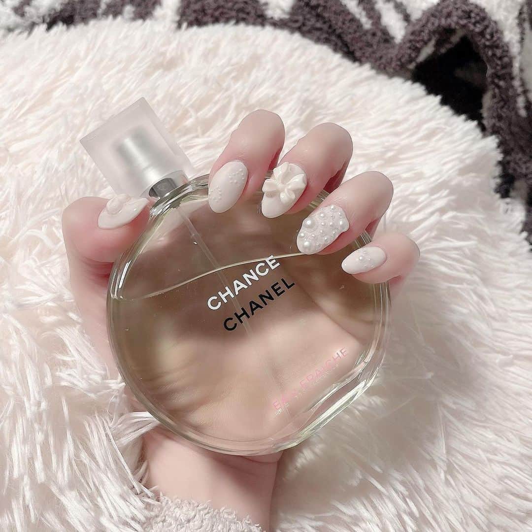 夢咲りおなのインスタグラム：「香水はずっとこれ🤍 #newnail」